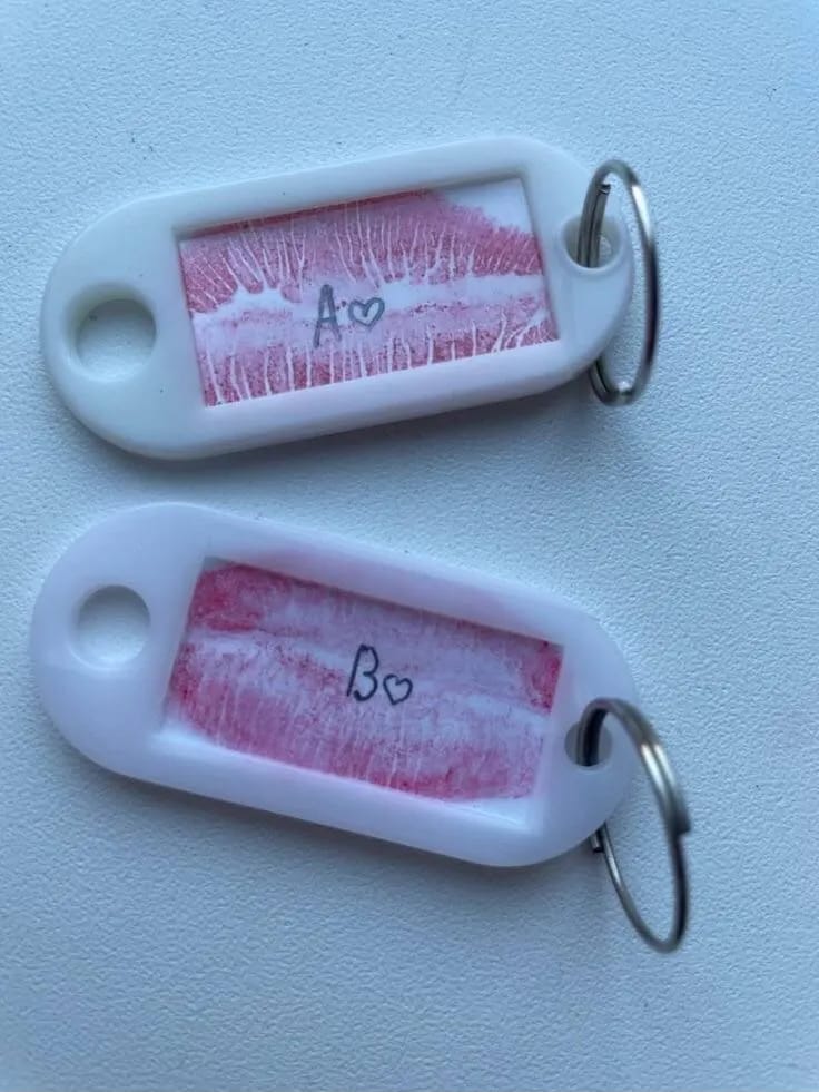 Kiss Mark Keychain
