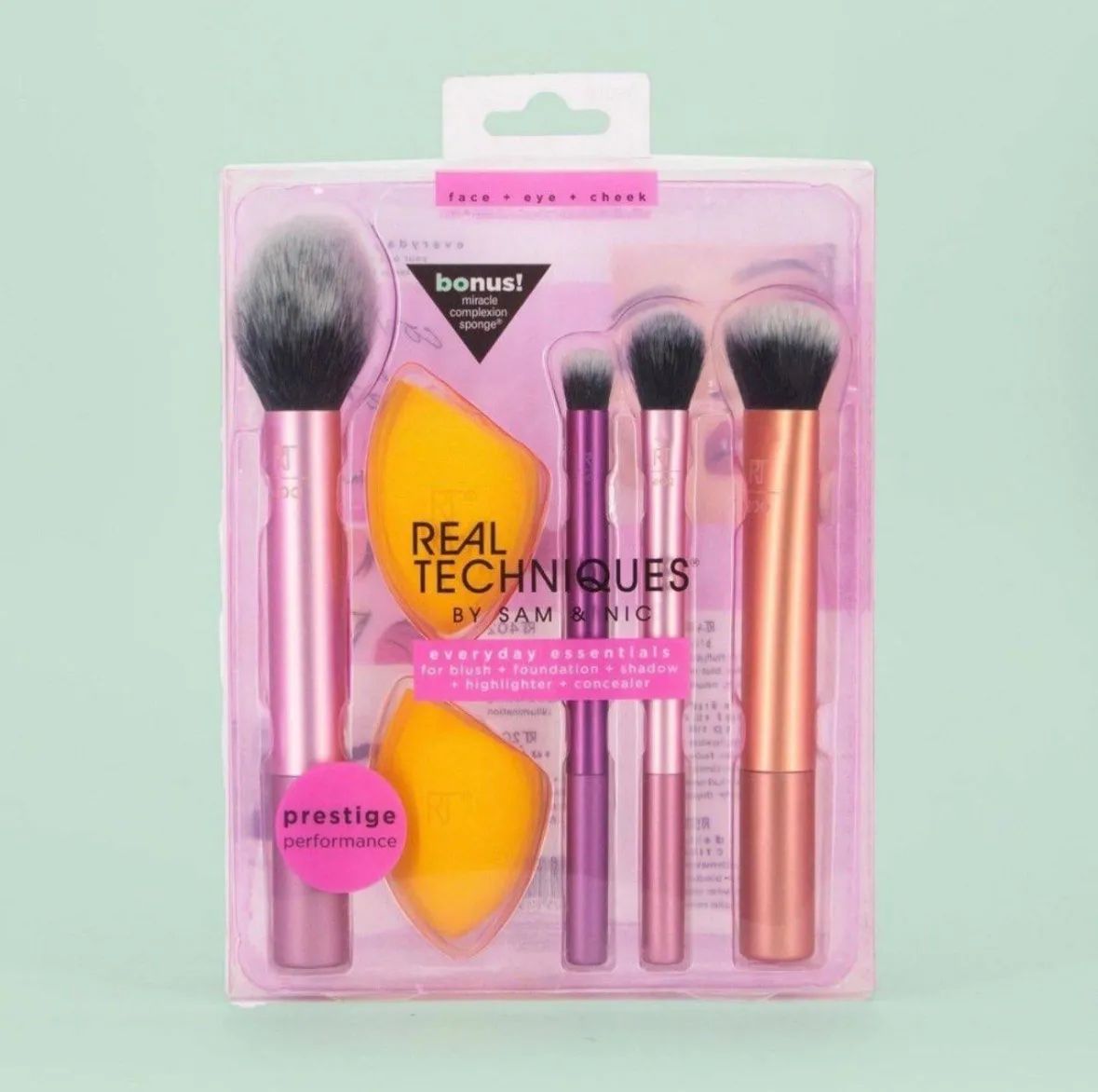 Real Techniques makeup brush set + makeup sponge